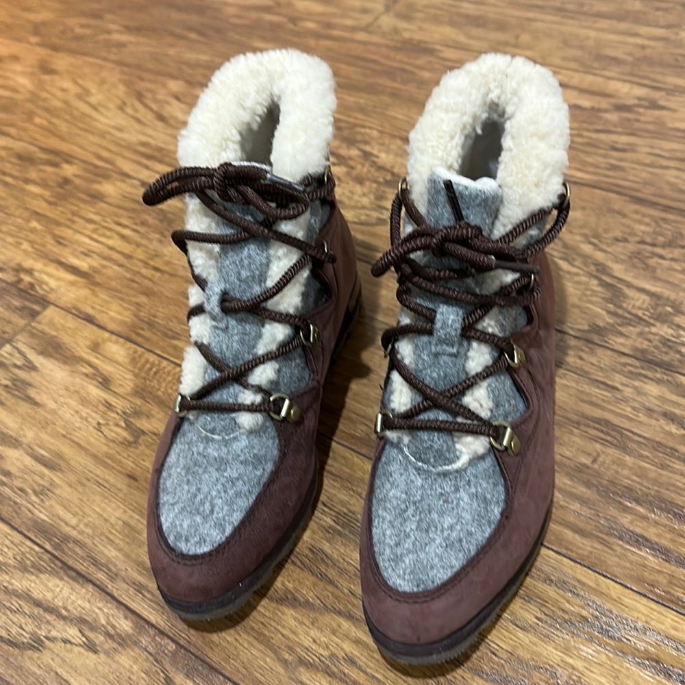 Women Sorel wedge Booties Cozy lace up